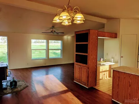22750 Nelson Rd, Bend, OR 97701 photo 4
