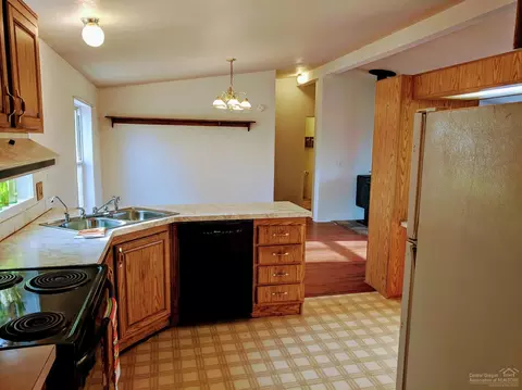 22750 Nelson Rd, Bend, OR 97701 photo 5