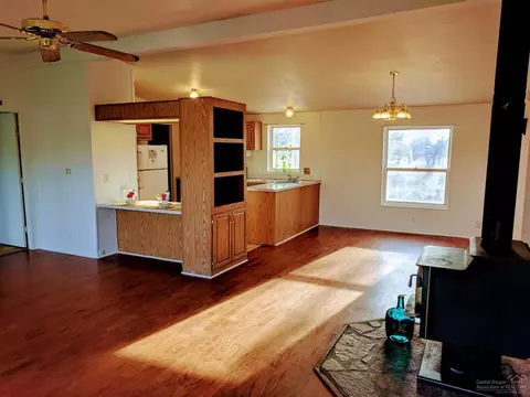 22750 Nelson Rd, Bend, OR 97701 photo 3