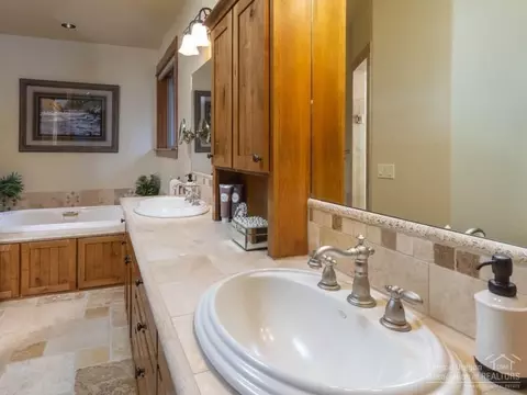 58020 Bunker Ln, Sunriver, OR 97707 photo 9