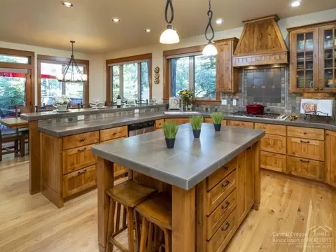 58020 Bunker Ln, Sunriver, OR 97707 photo 3