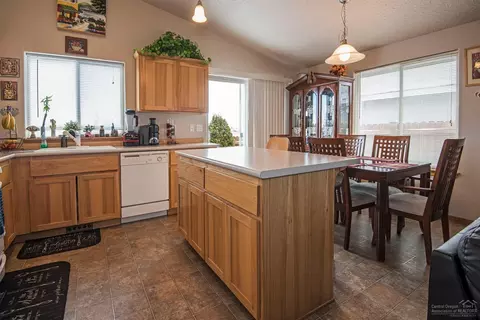 20522 Prospector Loop, Bend, OR 97702 photo 5