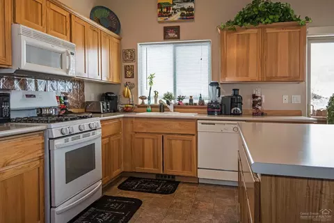 20522 Prospector Loop, Bend, OR 97702 photo 4