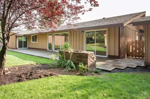 2101 NE 11th Pl, Bend, OR 97701 photo 2