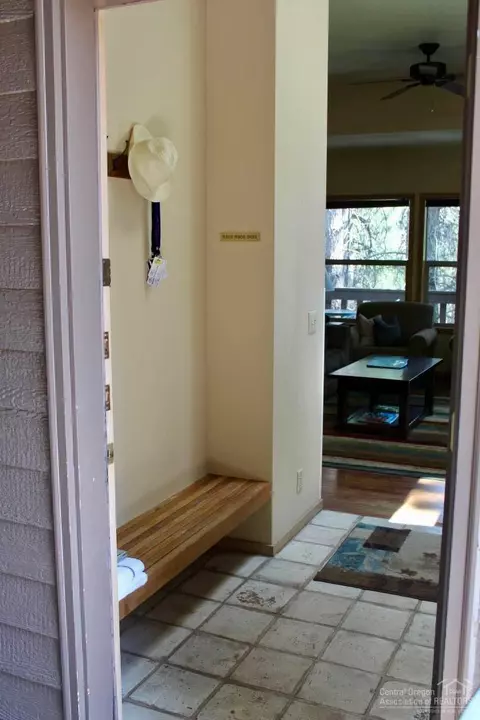 57374 Beaver Ridge Loop, Sunriver, OR 97707 photo 3