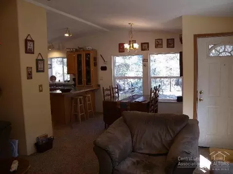 10216 Split Rail Rd, La Pine, OR 97739 photo 3