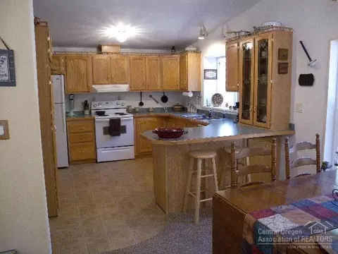 10216 Split Rail Rd, La Pine, OR 97739 photo 5