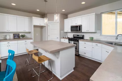 2871 NE Marea Dr, Bend, OR 97701 photo 4