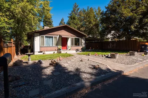 644 NE Seward Ave, Bend, OR 97701 photo 2