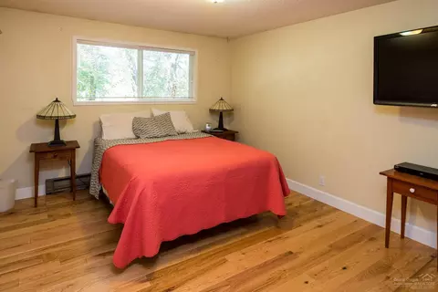 644 NE Seward Ave, Bend, OR 97701 photo 10