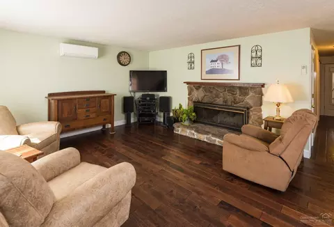 644 NE Seward Ave, Bend, OR 97701 photo 5