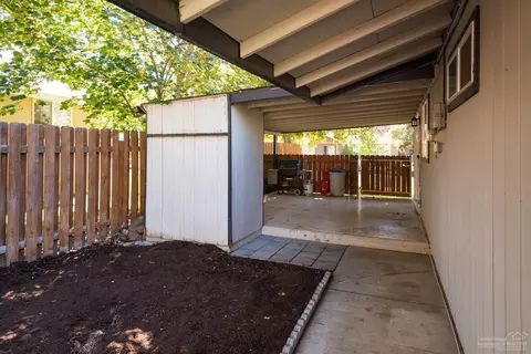 644 NE Seward Ave, Bend, OR 97701 photo 14