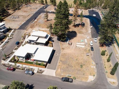 20289 NW Forest Heights Pl, Bend, OR 97703 photo 2