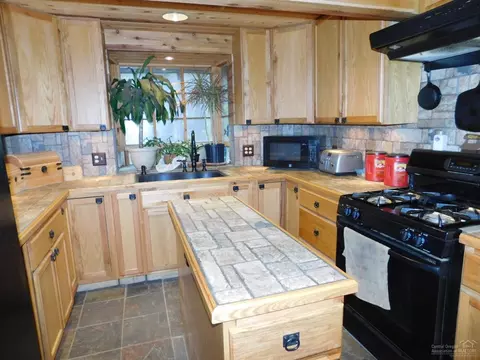 16967 Hermosa Rd, Bend, OR 97707 photo 6