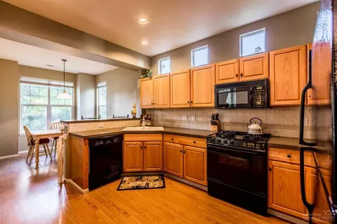 61566 Devils Lake Dr, Bend, OR 97702 photo 8