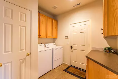 61566 Devils Lake Dr, Bend, OR 97702 photo 14