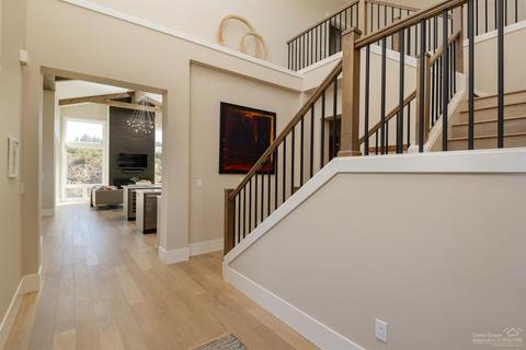 61342 Kindle Rock Loop, Bend, OR 97702 photo 2