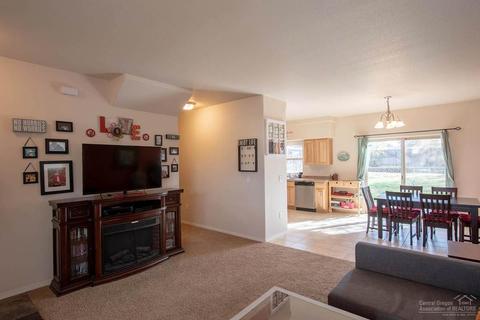 20177 Lora Ln, Bend, OR 97702 photo 2