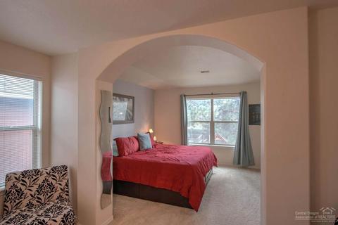 20177 Lora Ln, Bend, OR 97702 photo 8
