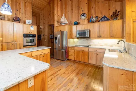 60780 River Bend Dr, Bend, OR 97702 photo 9