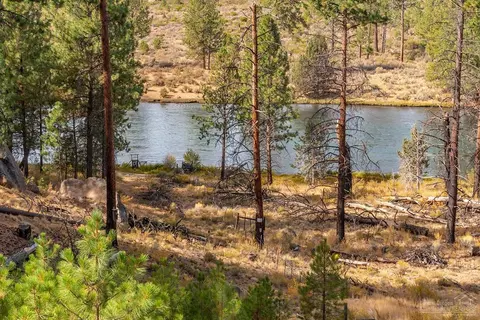 60780 River Bend Dr, Bend, OR 97702 photo 2