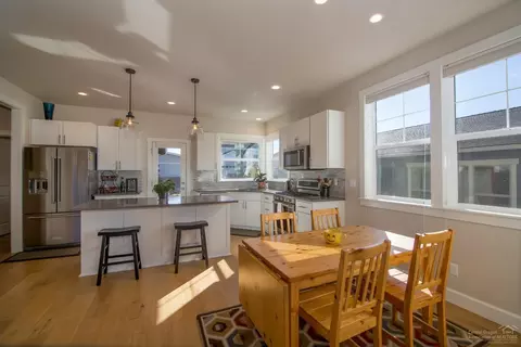 61068 SE Ruby Peak Ln, Bend, OR 97702 photo 5