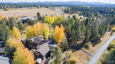 56879 Lone Eagle Ln, Sunriver, OR 97707 photo 2