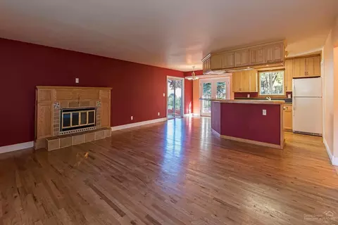 20221 Mountain View Dr, Bend, OR 97703 photo 3