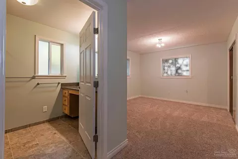 20221 Mountain View Dr, Bend, OR 97703 photo 9
