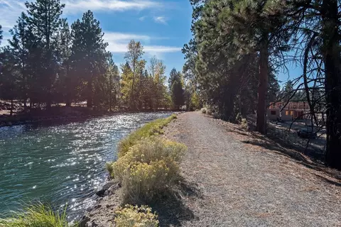 1313 SW Boardwalk Ln, Bend, OR 97702 photo 4