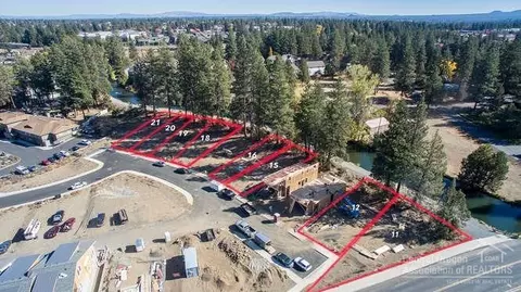 1313 SW Boardwalk Ln, Bend, OR 97702 photo 2