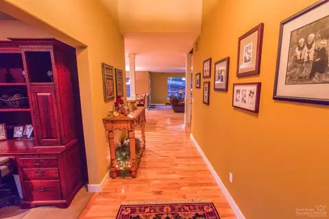 524 NW Flagline Dr, Bend, OR 97703 photo 2