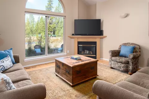 57703 Splitrock Ln, Sunriver, OR 97707 photo 2
