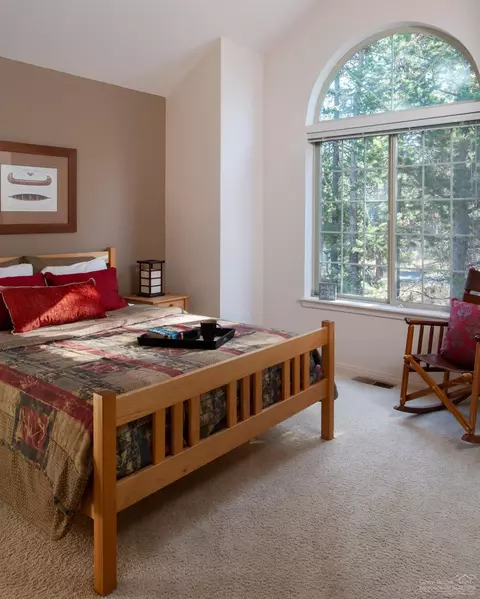 57703 Splitrock Ln, Sunriver, OR 97707 photo 14