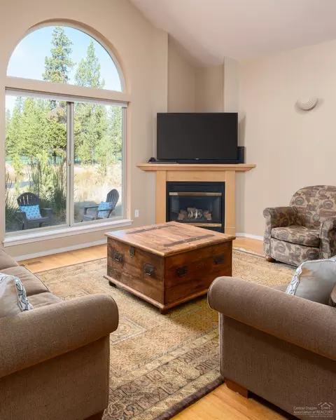 57703 Splitrock Ln, Sunriver, OR 97707 photo 3