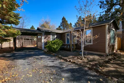 322 SE 5th St, Bend, OR 97702 photo 2