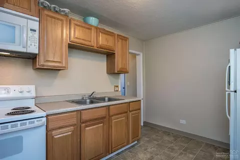 322 SE 5th St, Bend, OR 97702 photo 5