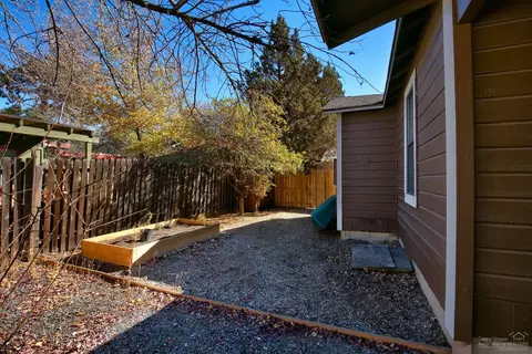 322 SE 5th St, Bend, OR 97702 photo 7