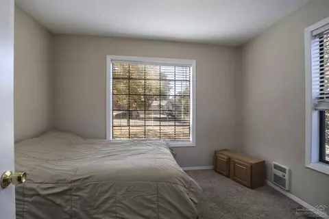 322 SE 5th St, Bend, OR 97702 photo 8