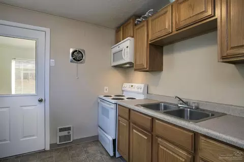 322 SE 5th St, Bend, OR 97702 photo 9