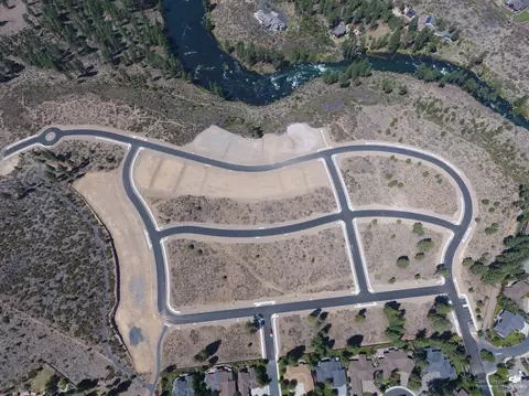 60840 SW River Rim Dr, Bend, OR 97702 photo 2