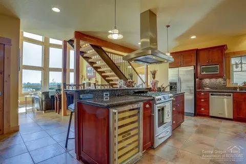 60535 Diamond T Rd, Bend, OR 97702 photo 6