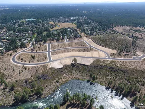 60835 SW River Rim Dr, Bend, OR 97702 photo 1
