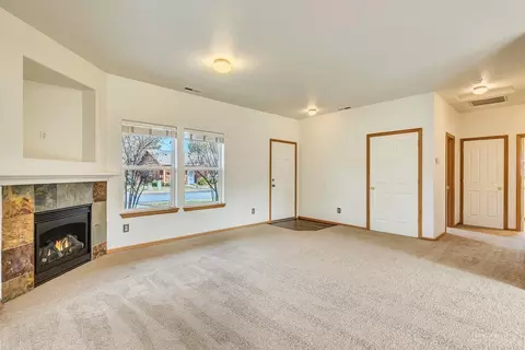 61194 Larkspur Loop, Bend, OR 97702 photo 4