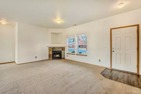 61194 Larkspur Loop, Bend, OR 97702 photo 2