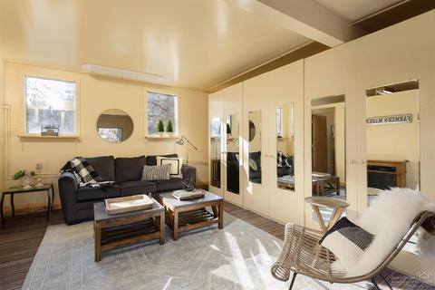 64975 Hunnell Rd, Bend, OR 97703 photo 3