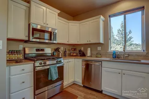 63051 Amherst Pl, Bend, OR 97701 photo 7