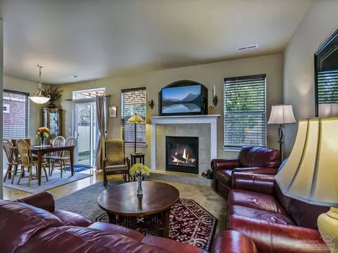 60874 Garrison Dr, Bend, OR 97702 photo 4