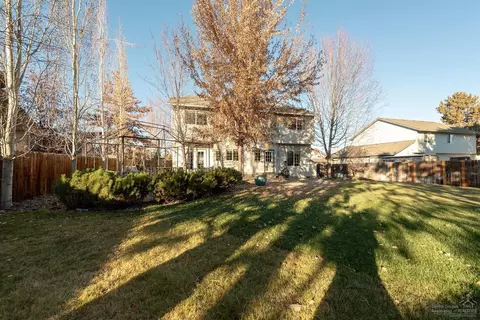 363 SE Soft Tail Loop, Bend, OR 97702 photo 23