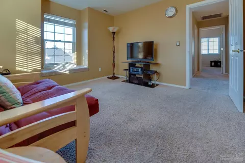 363 SE Soft Tail Loop, Bend, OR 97702 photo 20